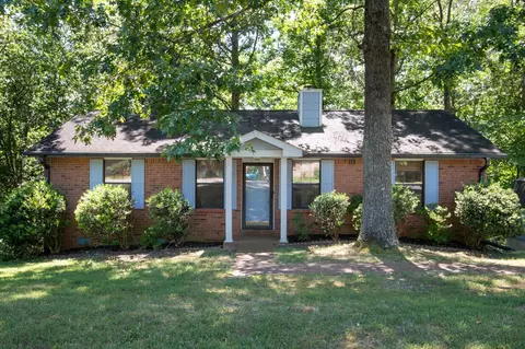 1824 Winding Way Dr, White House, TN 37188