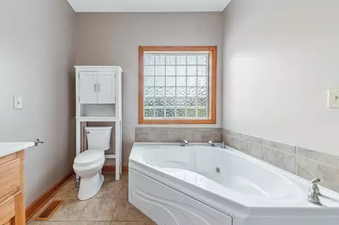 Bath - 7599 Beech Hill Rd, Pulaski, TN 38478 photo 4 of 9