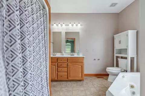 Bath - 7599 Beech Hill Rd, Pulaski, TN 38478 photo 5 of 9