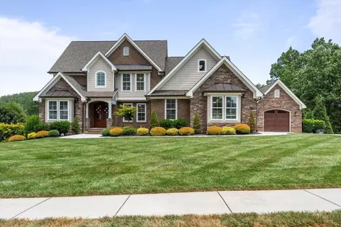 483 Clear Canyon Dr, Hixson, TN 37343