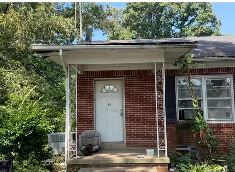 10 Arthur Hoppers Rd, Trenton, TN 38382