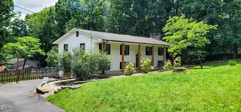 989 W Outer Dr, Oak Ridge, TN 37830
