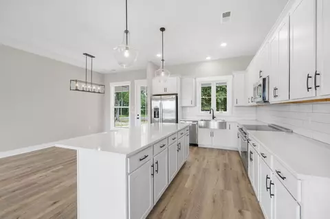 Kitchen - 1694 Mcafee Rd, Morrison, TN 37357 photo 2 of 3