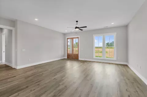 Living - 1694 Mcafee Rd, Morrison, TN 37357 photo 2 of 3