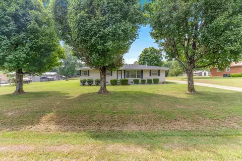 19 Brook St, Mcewen, TN 37101