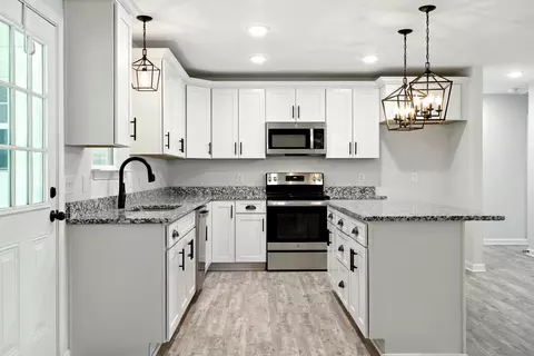 Kitchen - 329 Diane Loop, White Bluff, TN 37187 photo 3 of 5