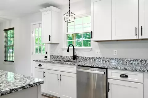 Kitchen - 329 Diane Loop, White Bluff, TN 37187 photo 5 of 5