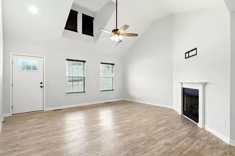 Living - 329 Diane Loop, White Bluff, TN 37187 photo 1 of 2