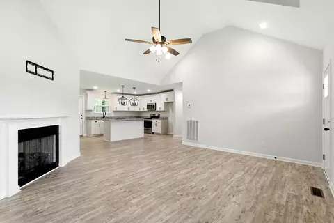 Living - 329 Diane Loop, White Bluff, TN 37187 photo 2 of 2
