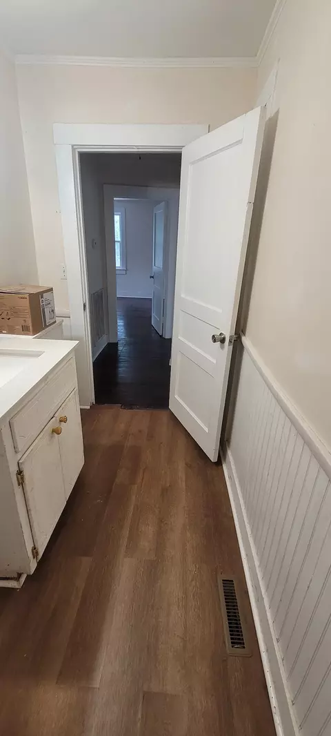 Bath - 100 Hurt Ave, Centerville, TN 37033 photo 1 of 1