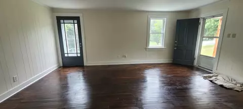 Living - 100 Hurt Ave, Centerville, TN 37033 photo 2 of 2