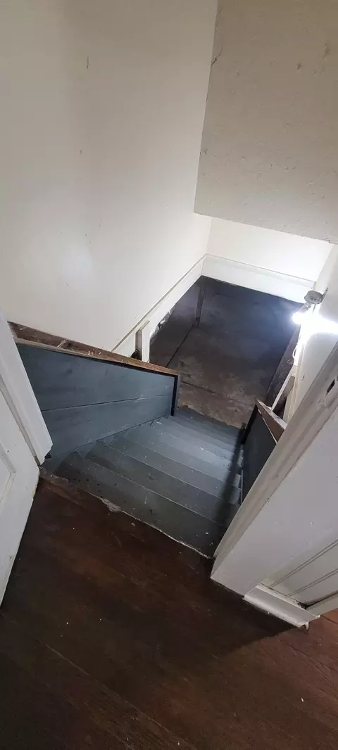 Entry Way - 100 Hurt Ave, Centerville, TN 37033 photo 3 of 4
