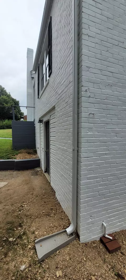 Exterior - 100 Hurt Ave, Centerville, TN 37033 photo 5 of 12