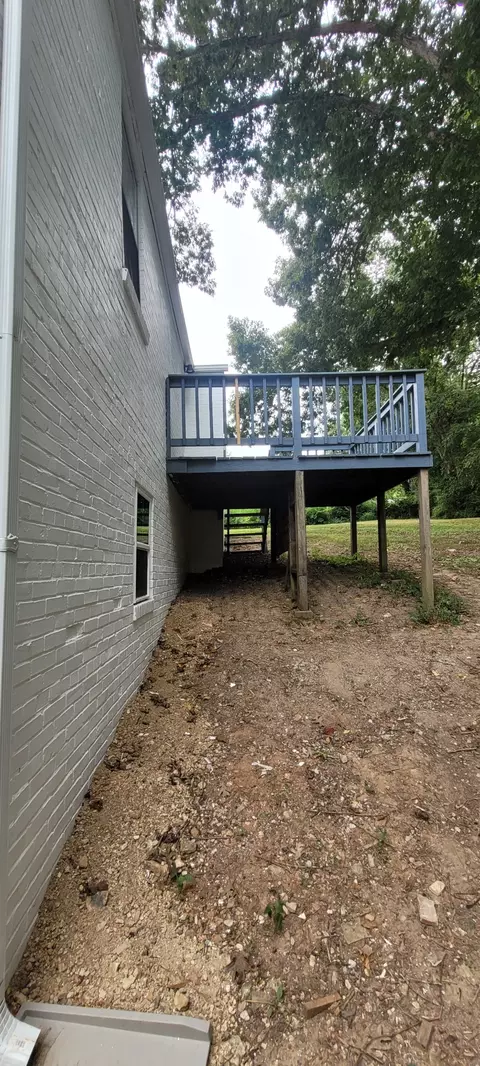 Exterior - 100 Hurt Ave, Centerville, TN 37033 photo 6 of 12