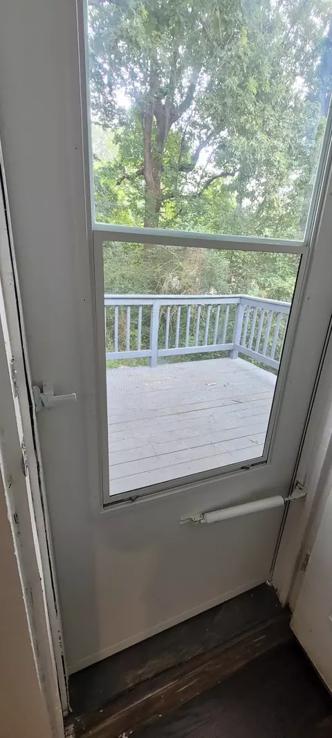 Exterior - 100 Hurt Ave, Centerville, TN 37033 photo 10 of 12