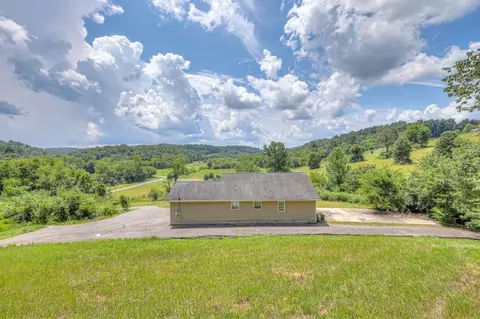 900 New Herman Rd, Shelbyville, TN 37160