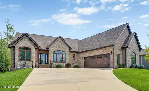 211 Forest Hill Dr, Crossville, TN 38558