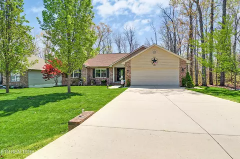 662 St George Dr, Crossville, TN 38558
