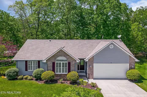 11 Berkshire Ct, Crossville, TN 38558