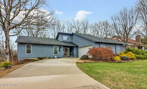 419 Lakeview Dr, Crossville, TN 38558