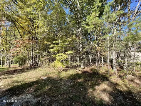 12 Hanover Ct, Crossville, TN 38558