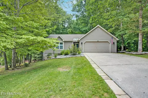 122 Burrough Ln, Crossville, TN 38558