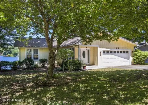 165 Dovenshire Dr, Crossville, TN 38558