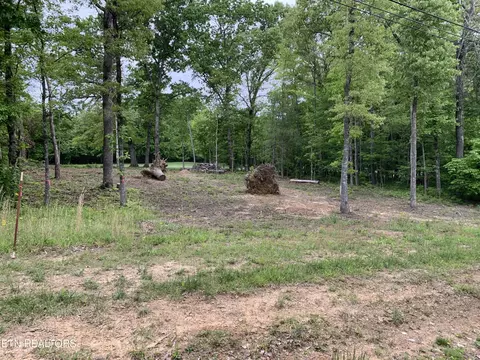 686 Westchester Dr, Crossville, TN 38558