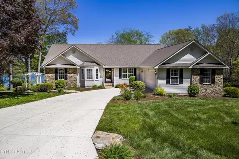 121 Spring Lake Dr, Crossville, TN 38558