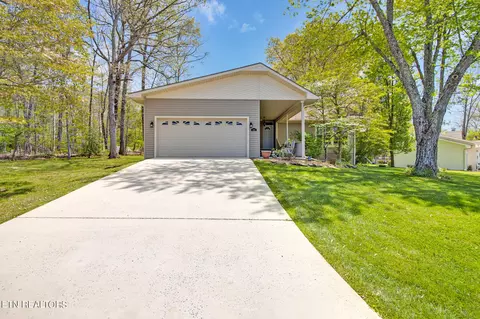 213 Lakewood Dr, Crossville, TN 38558