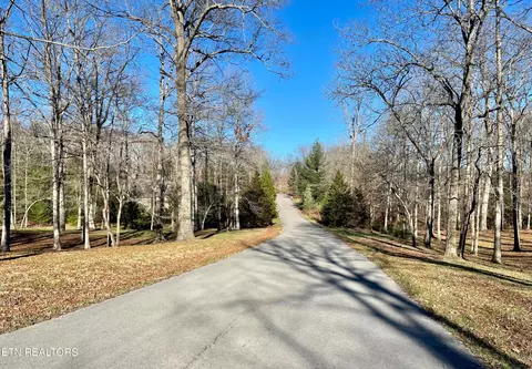 6 Shadow Wood Ln, Crossville, TN 38571
