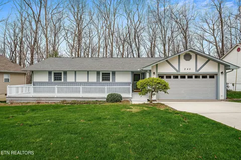 245 Lakeview Dr, Crossville, TN 38558