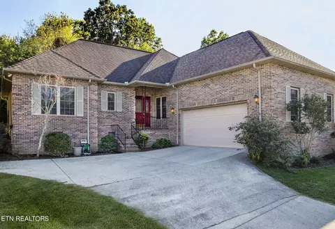 145 Forest Hill Dr, Crossville, TN 38558