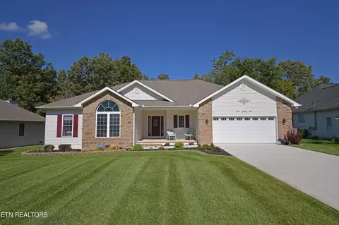 136 Forest Hill Dr, Crossville, TN 38558