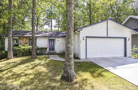 145 Anglewood Dr, Crossville, TN 38558