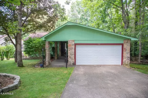 151 Lakeshire Dr, Crossville, TN 38558