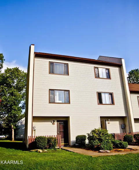67 Wilshire Heights Dr, Crossville, TN 38558