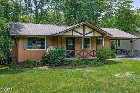 206 Kings Down Dr, Crossville, TN 38558