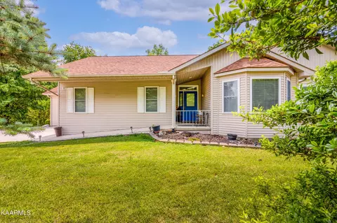 537 Snead Dr, Crossville, TN 38558