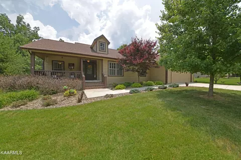 122 Walden Ridge Dr, Crossville, TN 38558