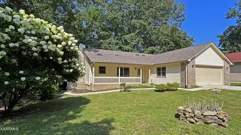 14 Oxford Cir, Crossville, TN 38558