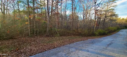 5038 Zuni Ln, Crossville, TN 38572