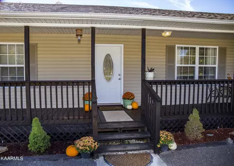 674 E Rock Quarry Rd, Clarkrange, TN 38553 photo 3