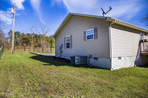 674 E Rock Quarry Rd, Clarkrange, TN 38553 photo 9