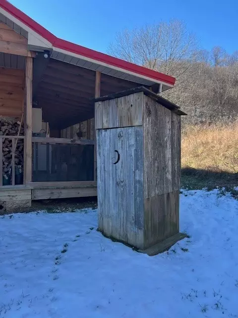 Exterior - 625 White Hollow Ln, Lafayette, TN 37083 photo 11 of 19