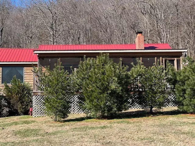Exterior - 625 White Hollow Ln, Lafayette, TN 37083 photo 1 of 19