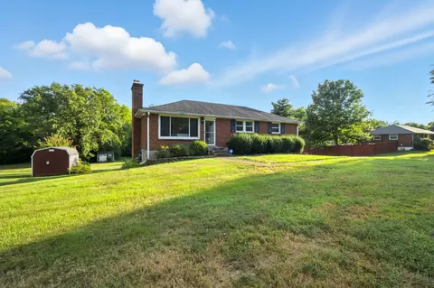904 Woods Lake Dr, Madison, TN 37115