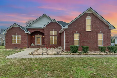 1007 Nature Trl, Castalian Springs, TN 37031