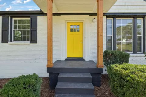 2343 Fernwood Dr, Nashville, TN 37216