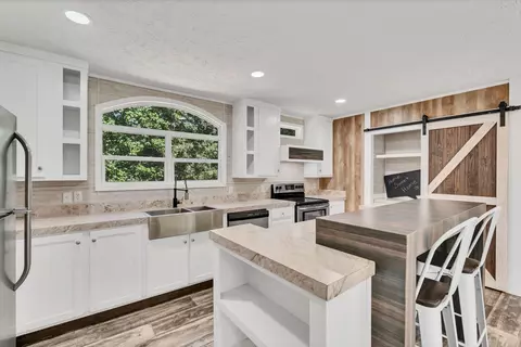 1012 Walnut Dr, Ashland City, TN 37015